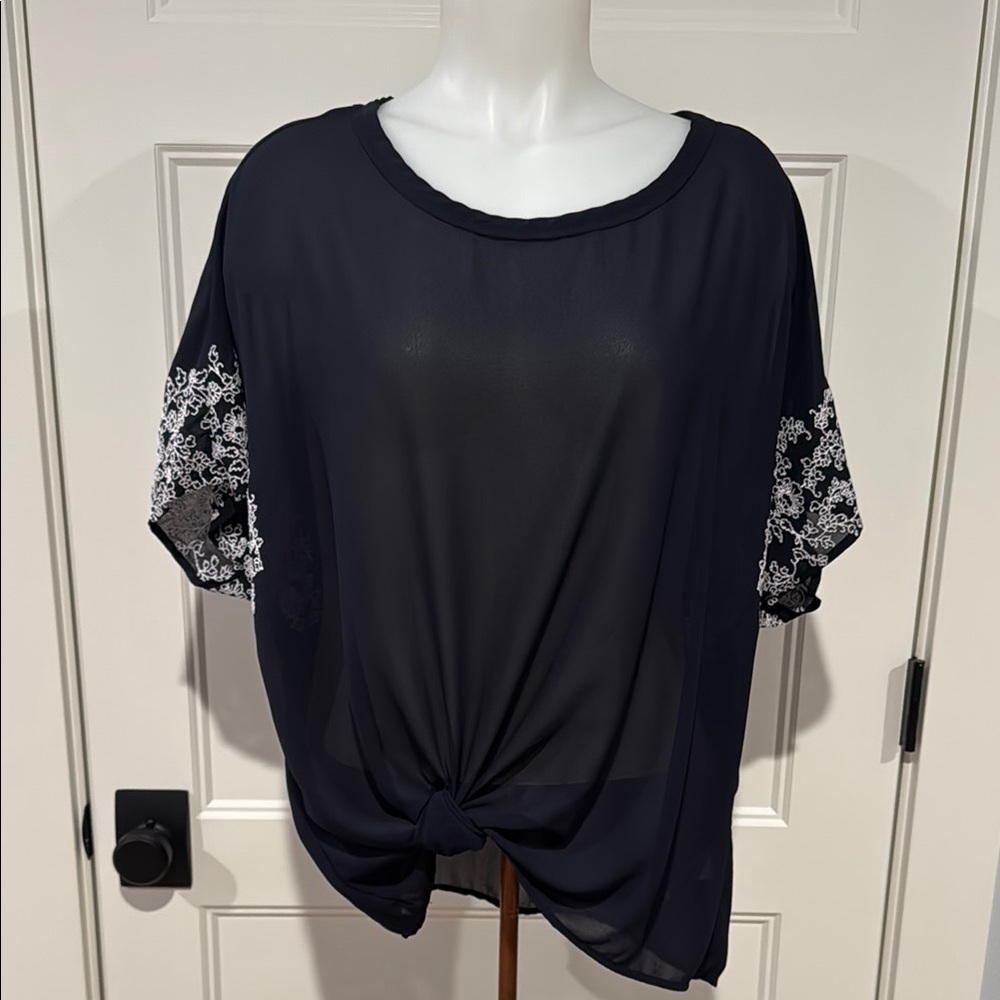 Artisan Crafted Embroidered Dolman Sleeves Round Neck Lightweight Top in Sz Med